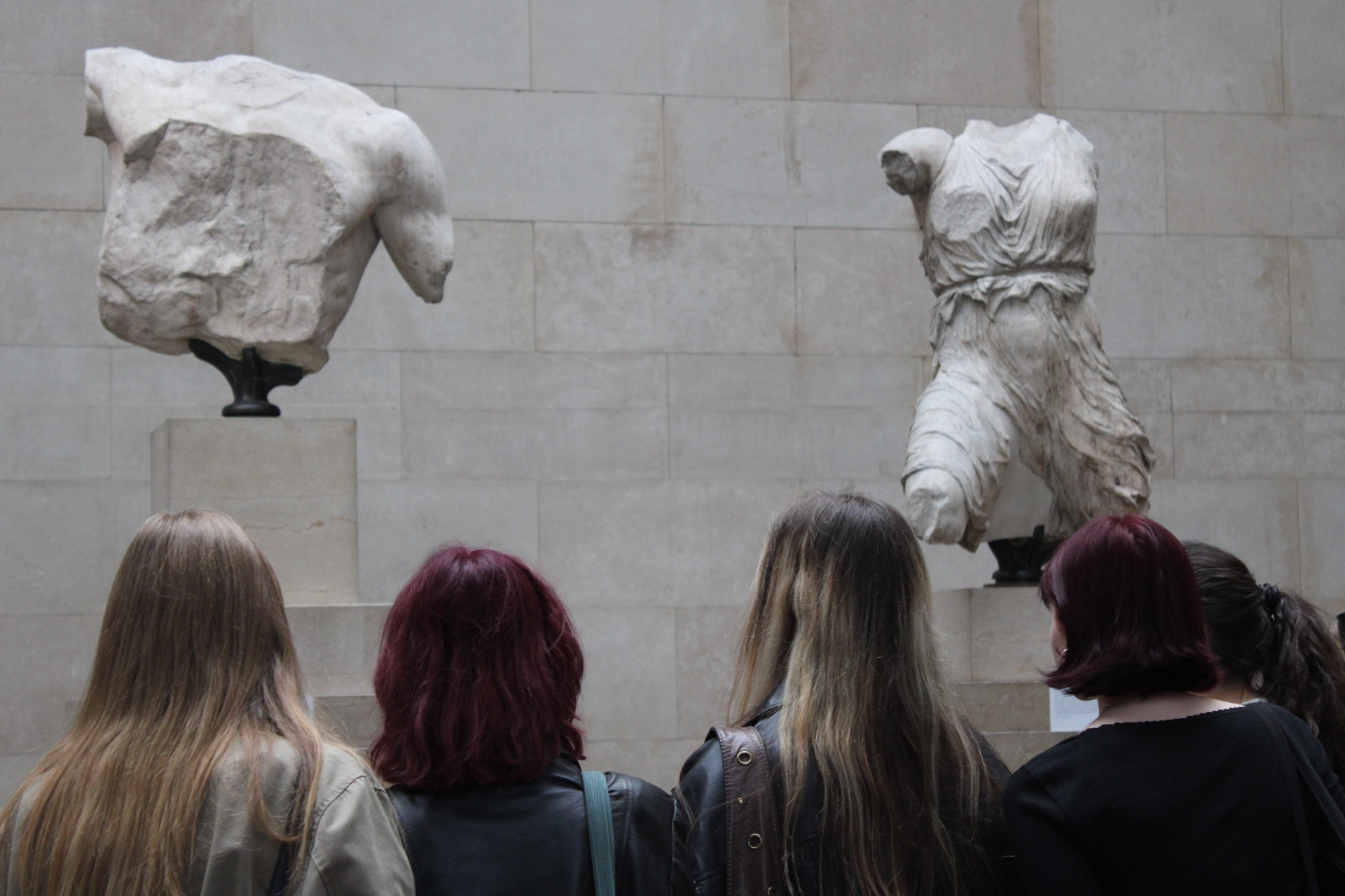 subject-sculptures-art- viewers-museum_0407
